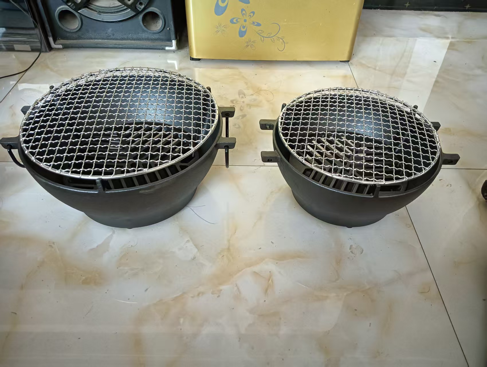 Cast iron barbecue grill outdoor carbon grill